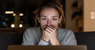 My husband went on a business trip, and I turned on his laptop to watch a movie when I saw messages from my mom… the kind of messages you don’t usually send to your son-in-law…