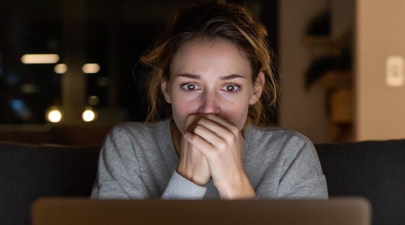 My husband went on a business trip, and I turned on his laptop to watch a movie when I saw messages from my mom… the kind of messages you don’t usually send to your son-in-law…